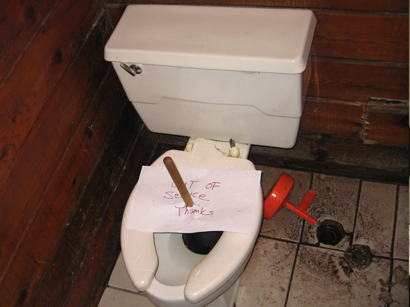 nasty-nasty-bathroom-at-c.jpg