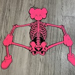 Art - Kaws skeleton gettin down low